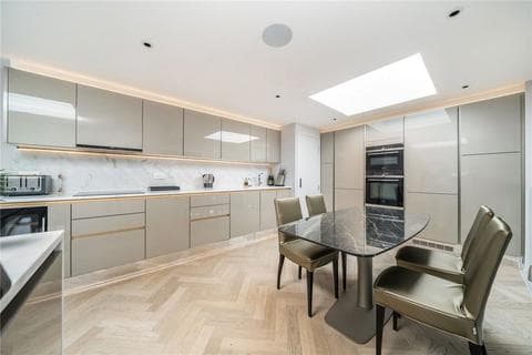 West Block, Forum Magnum Square SE1